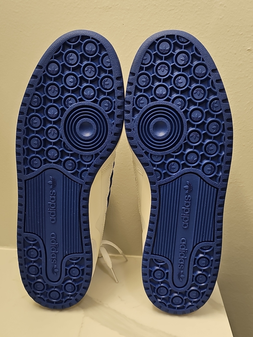 adidas Men's Core White and Royal Blue Forum Low CL Sneakers. New. - Picture 13 of 15
